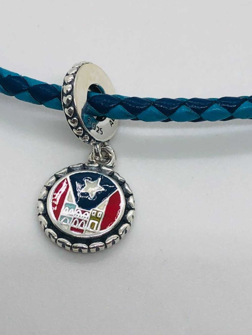 ✨✨Pandora sense 2020 50 aniversario charm